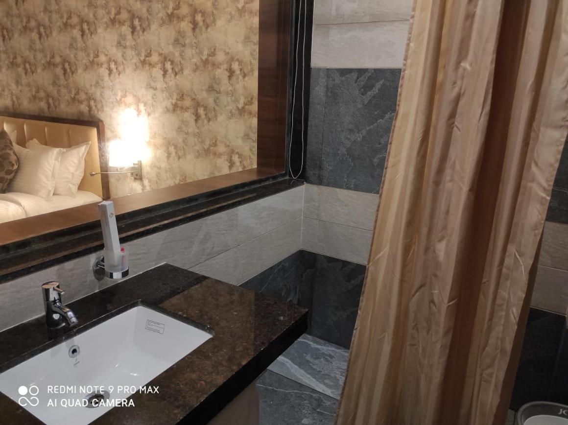 קולהאפור Hotel Shlok מראה חיצוני תמונה